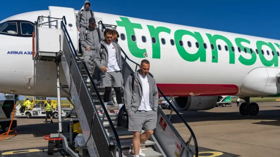 AZ Alkmaar en su llegada a Inglaterra para enfrentar a Sundeland | az.nl