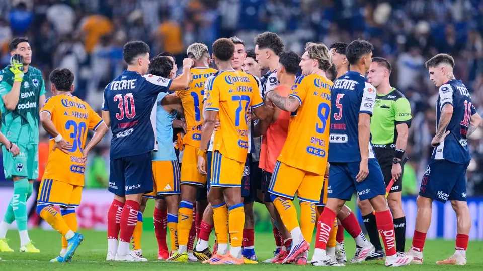 Conato de bronca entre jugadores de Tigres y Monterrey en el Clásico Regio | MEXSPORT
