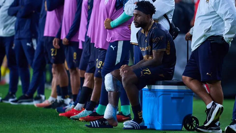 Álvaro Angulo lesionado en un partido de Leagues Cup de Pumas | MEXSPORT