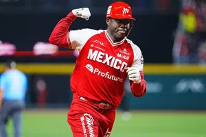 Diablos Rojos del México remonta y vence al Águila de Veracruz 13-9