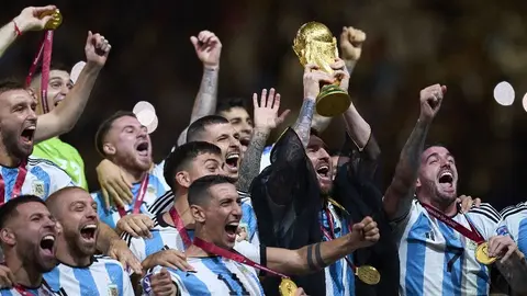 Aczino se roba el show en la Liga Bazooka con una provocación a Argentina