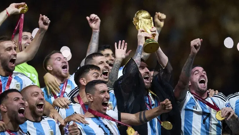 Aczino se roba el show en la Liga Bazooka con una provocación a Argentina