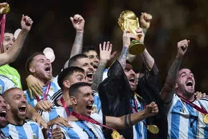 Aczino se roba el show en la Liga Bazooka con una provocación a Argentina