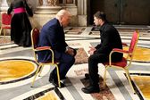 Donald Trump y Volodymyr Zelenskyy se reúnen en la misa del papa Francisco ¿Qué se dijeron?