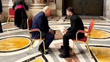 Donald Trump y Volodymyr Zelenskyy se reúnen en la misa del papa Francisco ¿Qué se dijeron?