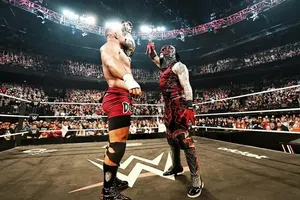 ¡Increíble! Penta pierde la oportunidad de su primer titulo en WWE por descalificación