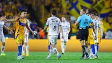 ¿Qué marcó el 'Gato' Ortiz? Asistente le señaló falta de Tigres a Necaxa y el árbitro la pasó por alto