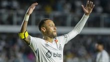 ¡Espectacular! Neymar marca gol olímpico con Santos de Brasil