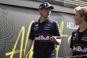 ¿Extraña a Checo? Max Verstappen cree que Liam Lawson "sería más veloz en Racing Bulls"