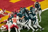 NFL pospone decisión sobre el 'tush push, pero aprueba cambios en kick off y tiempo extra
