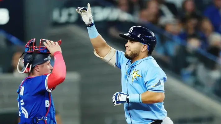 ¡Encendido! Jonathan Aranda conecta su sexto HR de la temporada en victoria Rays sobre Blue Jays