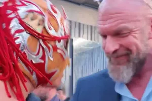 ¡Voz autorizada! Triple H felicita a Rey Fénix tras su debut en WWE