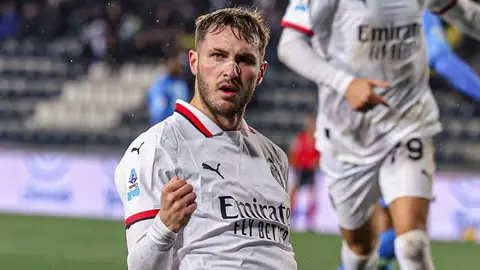 Guillermo Martínez sobre Santiago Giménez: "Merecido reconocimiento a su trabajo y a su esfuerzo"