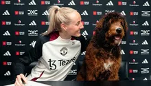 Millie Turner firmó renovación con Manchester United acompañada de su perro