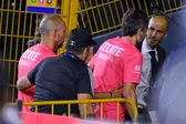 ¿Guido Pizarro fue provocado? Auxiliar de Rayados invadió área técnica de Tigres en Clásico Regio