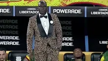 ¡La elegancia! Segundo Castillo vuelve a sorprender con su traje en Copa Libertadores