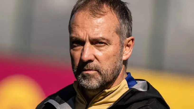 Hansi Flick defiende a los árbitros de LaLiga tras recientes polémicas: 'Todos cometemos errores'