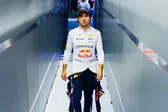 Aficionados de F1 cantan al unísono el nombre de Checo Pérez previo al anuncio de Cadillac