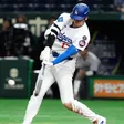 Shohei Ohtani conecta un largo jonrón en su regreso a Japón contra los Yomiuri Giants