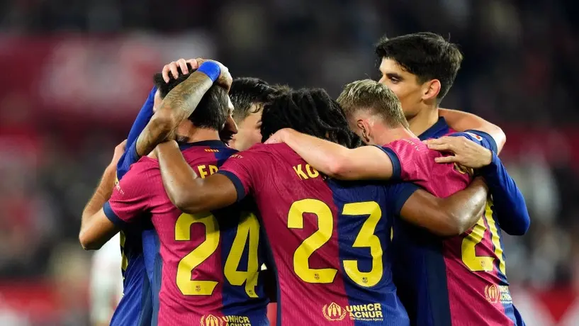 Barcelona golea de visita al Sevilla y se pone a dos puntos del Real Madrid