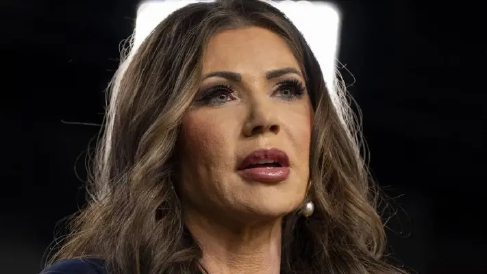 Roban bolso de la secretaria de Seguridad Nacional, Kristi Noem, en un restaurante de Washington