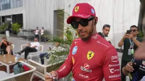 Lewis Hamilton frustrado por su desempeño en Jeddah: "De momento no hay solución, será un año doloroso"