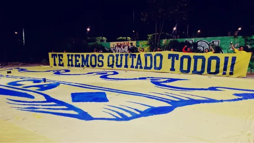 Afición de América ‘revienta’ a Cruz Azul con duro mensaje: “Te hemos quitado todo”