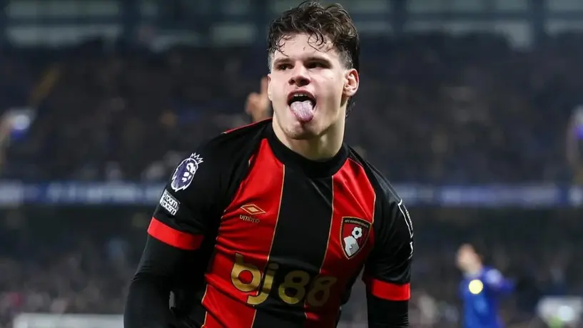 Real Madrid se suma a Manchester City y Liverpool en interés por Milos Kerkez