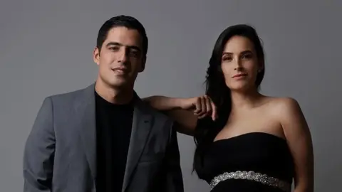 Georgina Holguín, esposa de Andrés Vaca, lo defiende ante críticas de Pietrasanta