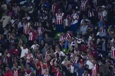Afición de Chivas realiza la ‘serenata’ Rojiblanca de cara al Clásico Tapatío