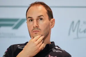 Renuncia de Oliver Oakes a Alpine se produjo días después de que la policía acusara a su hermano