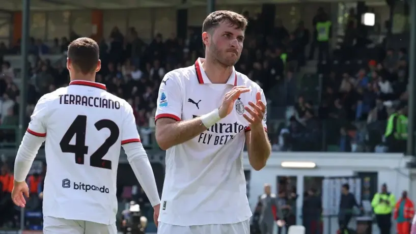 Santiago Giménez se reencuentra con gol en victoria de AC Milan ante Venezia