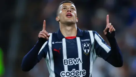 ¡Respira, Demichelis! Rayados golea a un inoperante Chivas