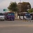 VIDEO: Microbuseros hacen arrancones en el estacionamiento del Estadio Cuauhtémoc