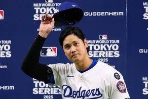 Shohei Ohtani hizo jonrón en el Tokyo Dome y deleitó a los fans en Japón