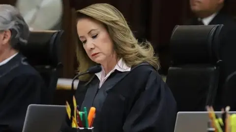 Busca Yasmín Esquivel Mossa por protección de comunidades aledañas a gasolineras
