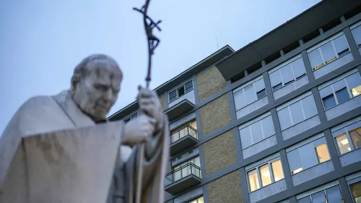 Papa Francisco: Pasa noche tranquila, aunque su estado de salud sigue siendo crítico