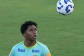 El joven jugador brasileño, Endrick, con miedo de no ir al Mundial 2026