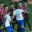 Violencia en partido de futbol en Uruguay deja a un jugador noqueado