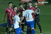 Violencia en partido de futbol en Uruguay deja a un jugador noqueado