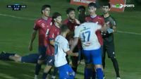 Violencia en partido de futbol en Uruguay deja a un jugador noqueado