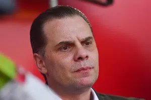 Martinoli explota contra Luis García, avienta su celular y se va en pleno programa en vivo