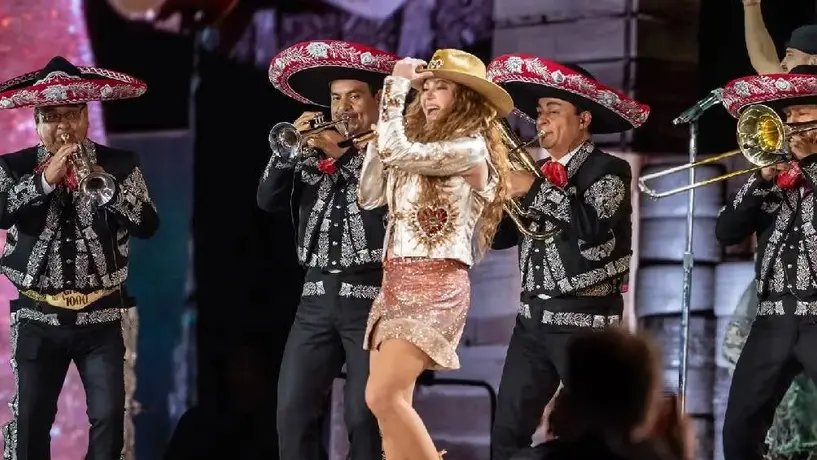 Shakira anuncia nuevas fechas en México y sorprende al sumar a Pitbull en su gira