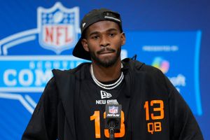 NFL sanciona a Falcons y a coordinar por llamada de broma a Shedeur Sanders