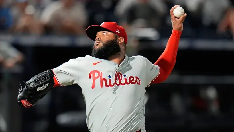 Filis suspenden al cerrador José Alvarado por 80 juegos por dopaje positivo