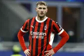 Santiago Giménez es banca con el AC Milan por tercer partido consecutivo