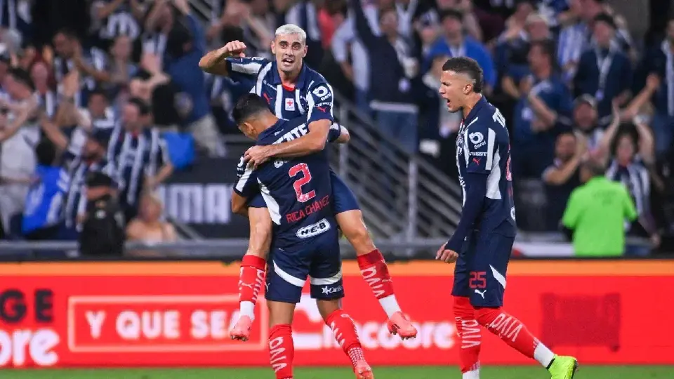 Rayados aprovecha hombre de más, vence a Pumas y avanza a Cuartos de Final
