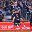 Rayados aprovecha hombre de más, vence a Pumas y avanza a Cuartos de Final