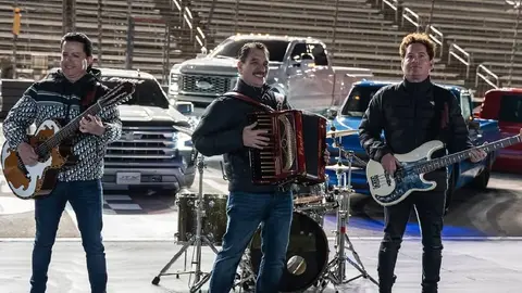 Los Alegres del Barranco sí podrán cantar narcocorridos; ganan demanda a Michoacán