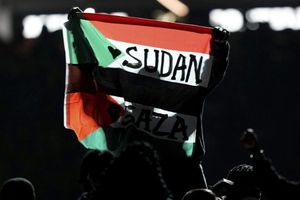Bailarín que mostró la bandera de Palestina en el medio tiempo del Super Bowl es vetado por la NFL